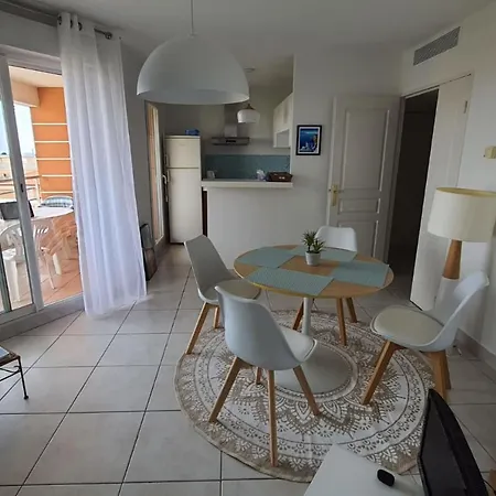 Appartement Beautiful Apt With Terrace In